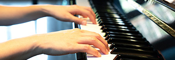 Image of hands at piano keyboard